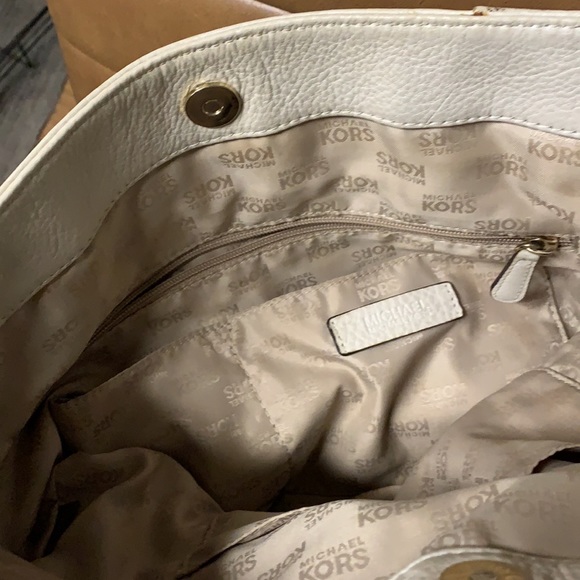 Cream Leather Michael Kors pebble hobo bag - Picture 11 of 12